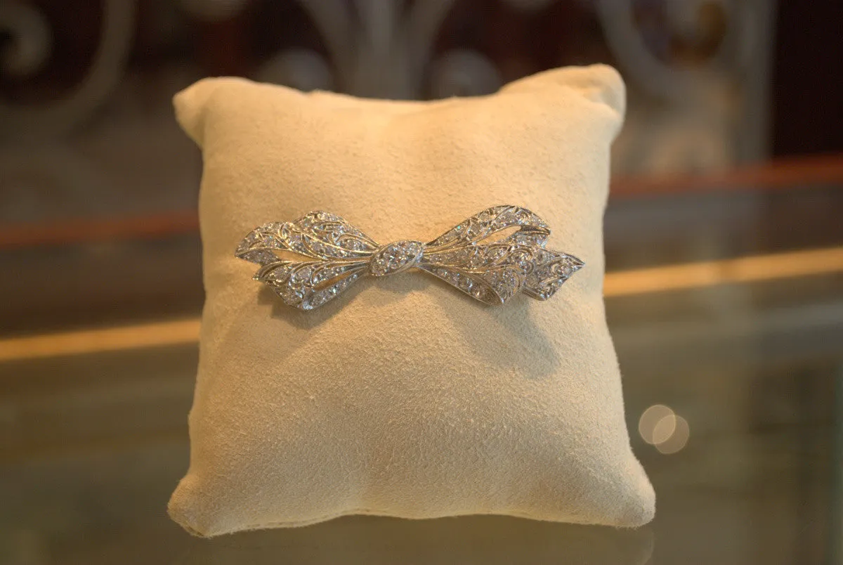 Platinum Bow Diamond Pin