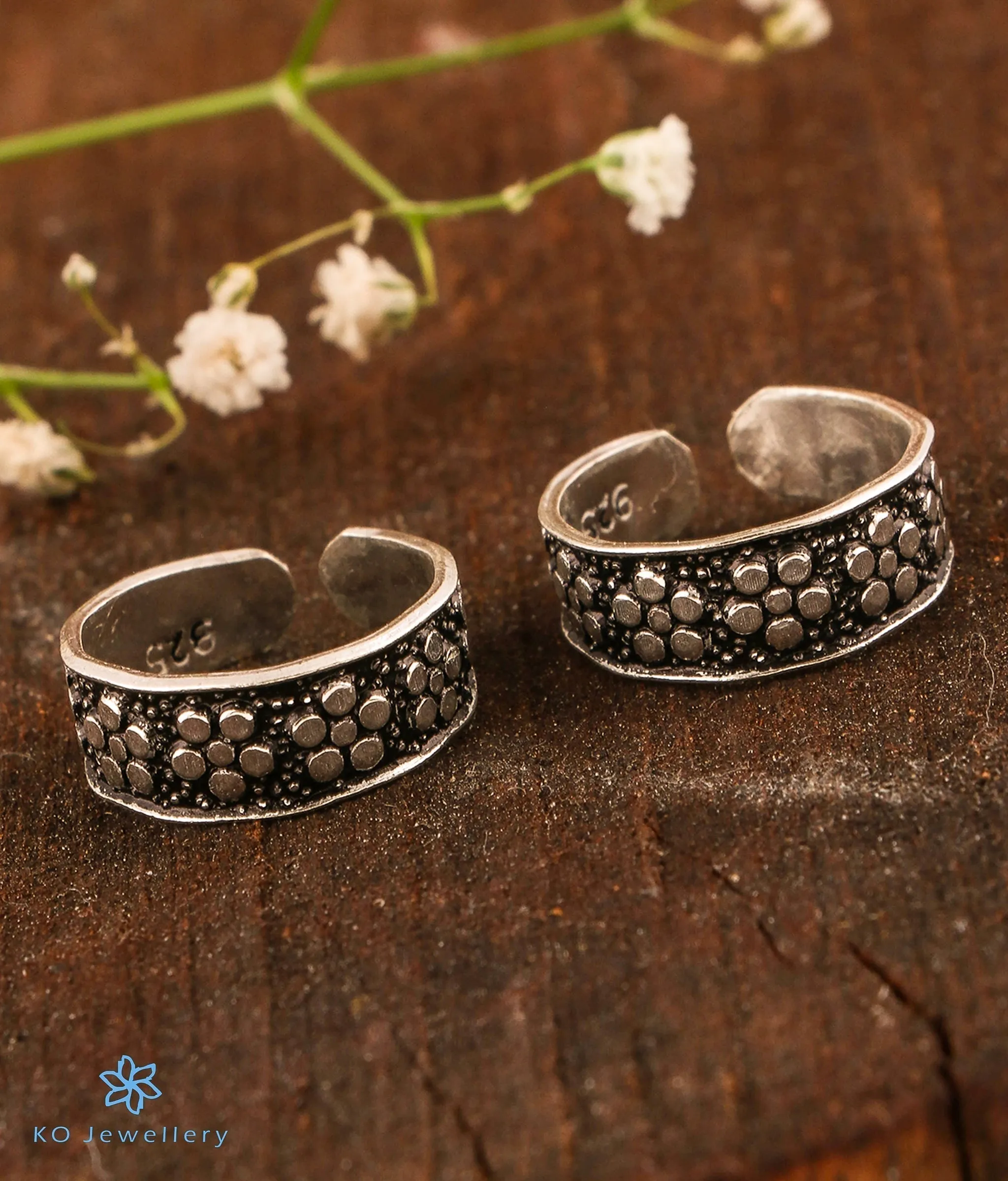 The Aaloka Silver Toe-Rings