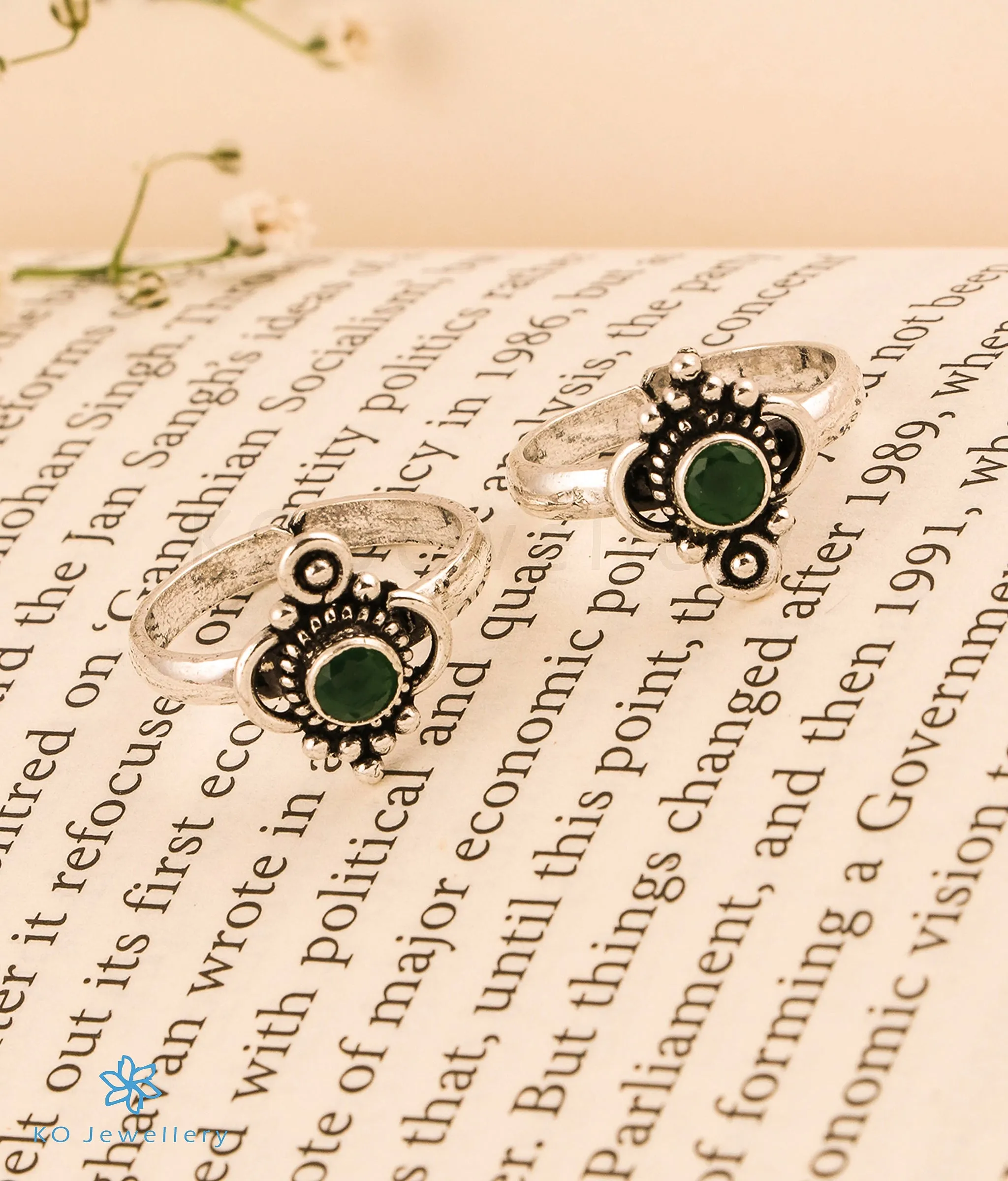 The Parth Silver Toe-Rings (Green)