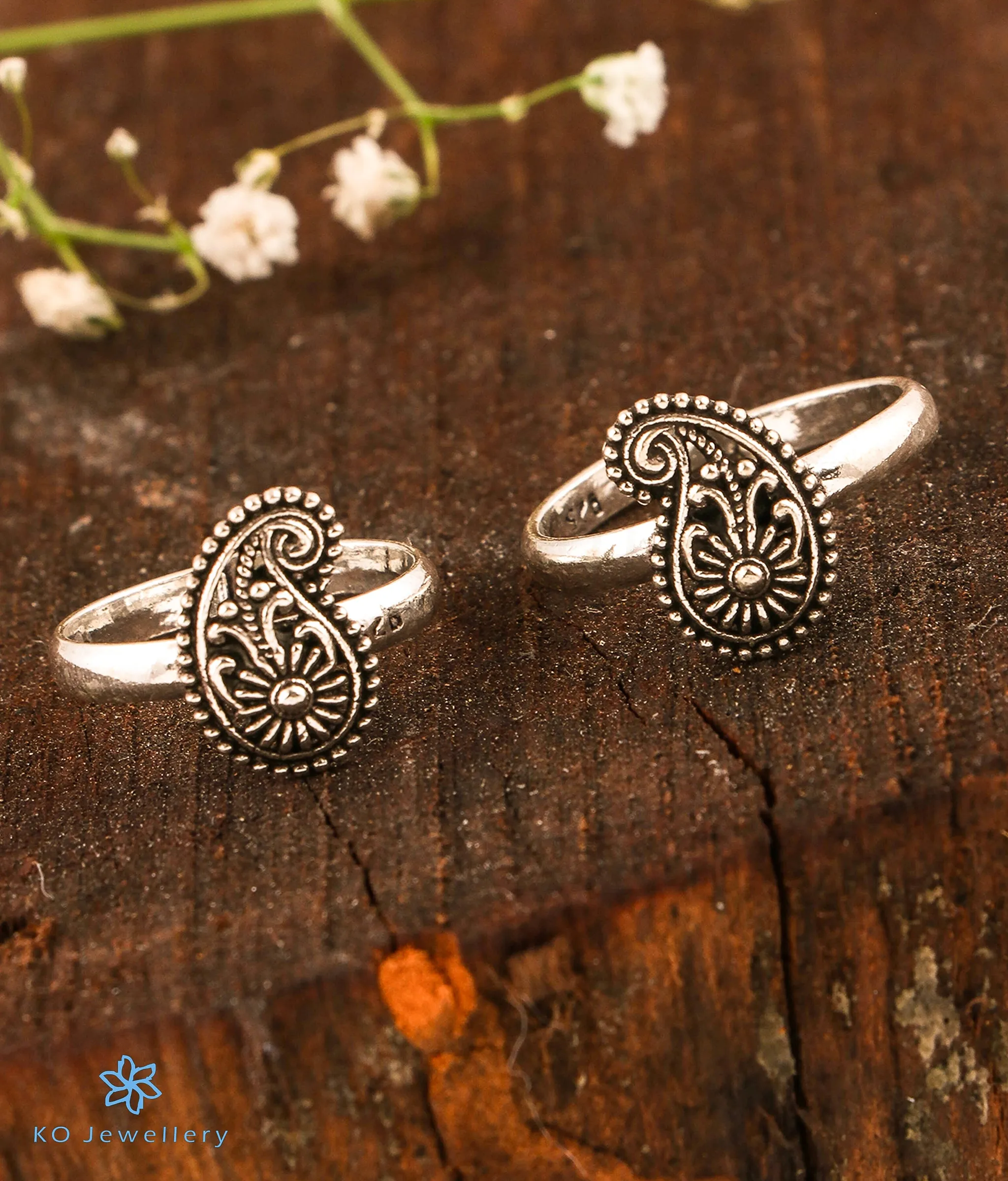 The Pretty Paisley Silver Toe-Rings