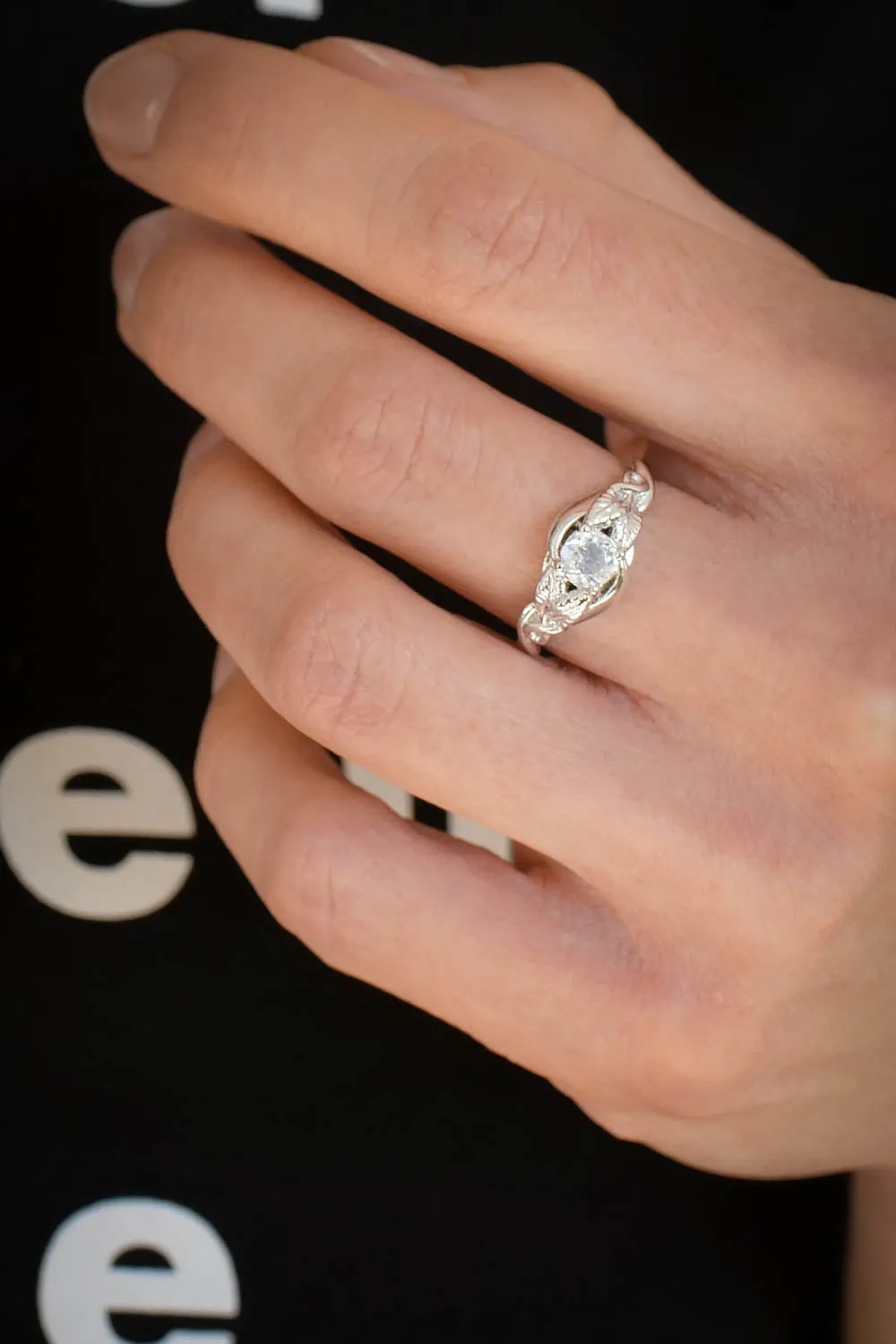 Woman engagement ring with moonstone in white gold / Azalea