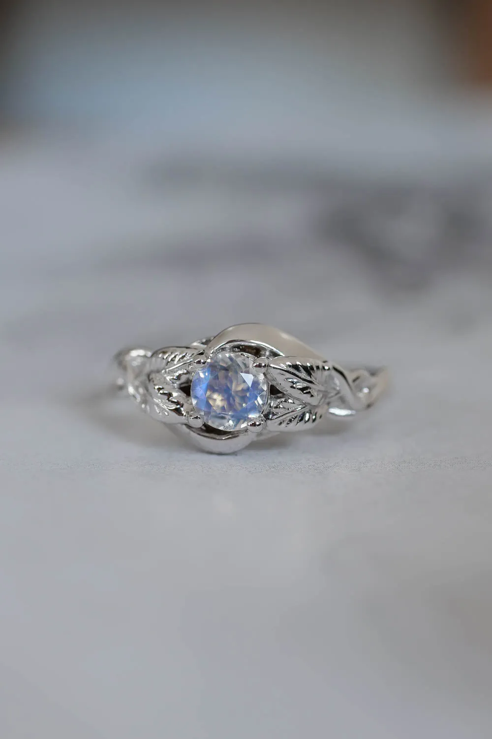 Woman engagement ring with moonstone in white gold / Azalea